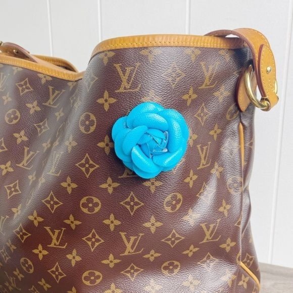 Whiskey Kiss Handbags - Camellia Flower Vegan Leather Magnetic Bag Charm